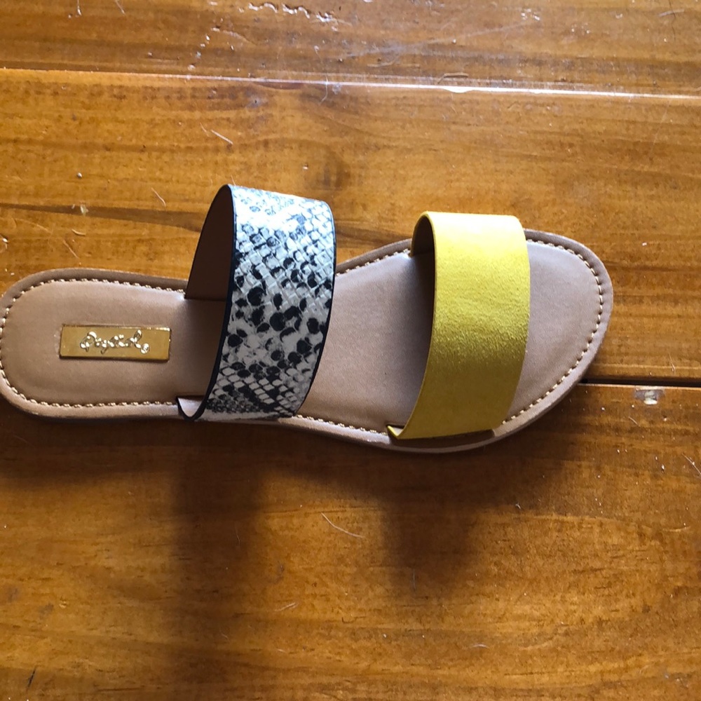 Size 5.5 Belle Slip On Snake Sandal - Picture 4 of 4